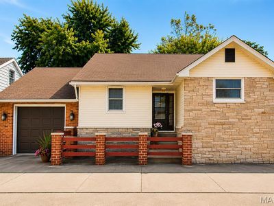 Property at 206 E Prairie St, Jerseyville, IL