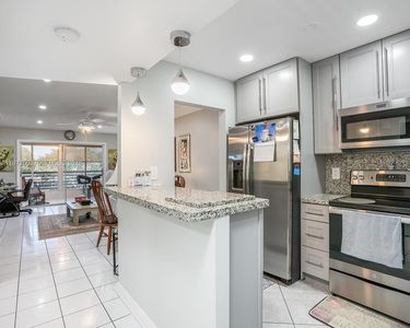 9001 Sunrise Lakes Blvd APT 301