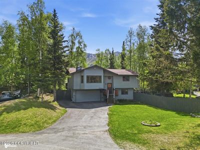 9504 Dundas Cir