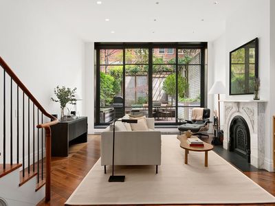 429 W 22nd St APT 1B