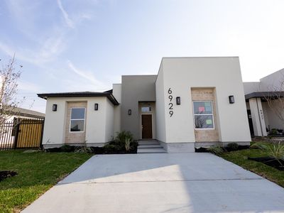 6929 Molinos Dr