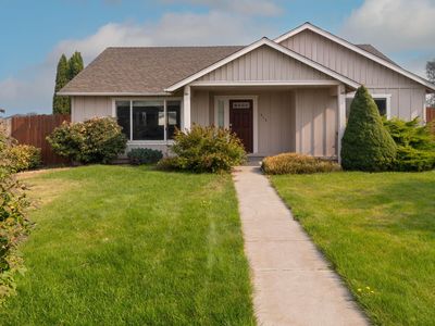 513 SW Sunrise Cir