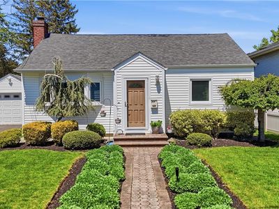 15 Russell Ave