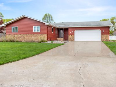 1437 E Gateway Cir S