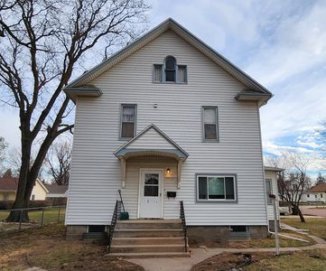 Property at 720 E 3rd Ave, Mitchell, SD
