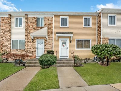 Property at 8 Town House Drive, Massapequa Park, NY