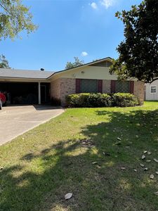 9477 Boxwood Dr