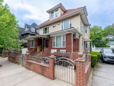 336 E 16th Street