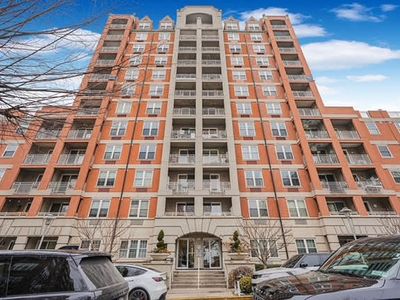 60 Oceana Dr W APT 5B
