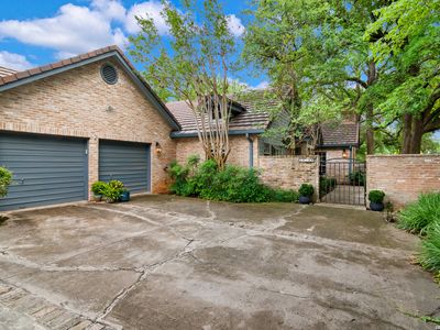 6 PLUM LN