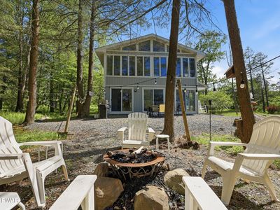 90 Westwood Dr