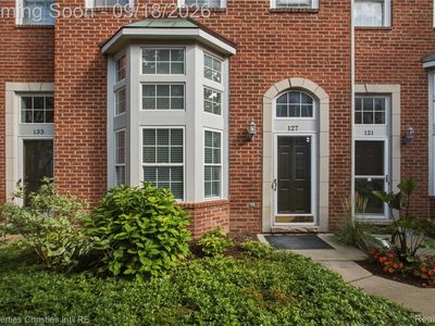127 N Georgetown Sq