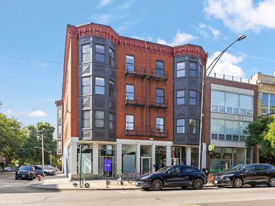 1737 W Division St APT 203