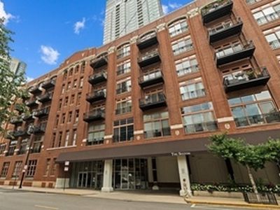 360 W Illinois St APT 8A