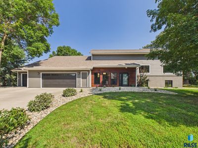 1608 E Rushmore Dr