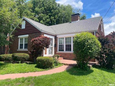 313 E Embert Pl