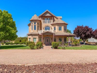 885 N Old Farms Rd