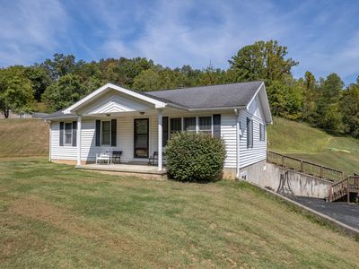 6194 Highway 460 E