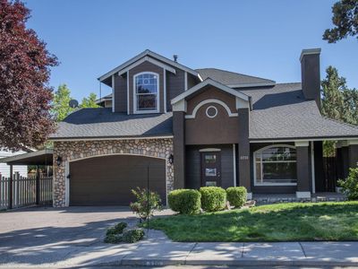2711 NE Yellow Ribbon Dr