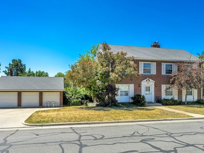 258 E 10th Ave N