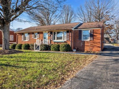 555 Ashe Ave