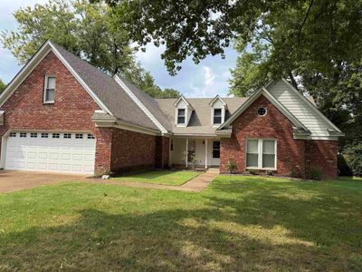 Property at 330 Oakleigh Dr, Collierville, TN