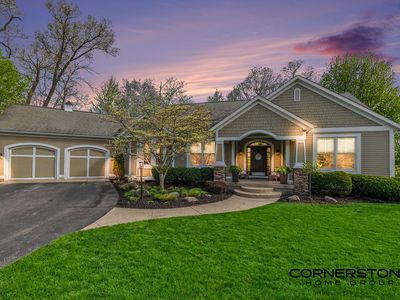 4263 S Oak Pointe Ct NE