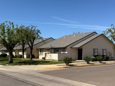 400 W Forest Ave