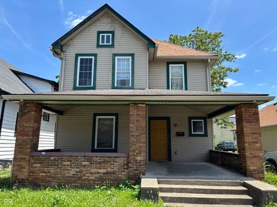 2433 N Kenwood Ave