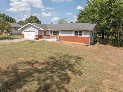 906 E Prairie Lane