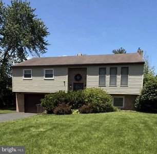 Property at 355 Stonehaven Dr, Red Hill, PA