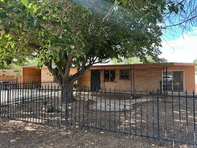 828 Ranchitos Rd NW