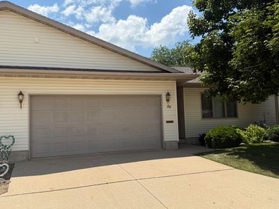 736 Southlawn Ter
