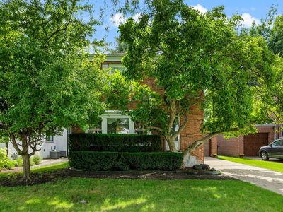 2907 W Bryn Mawr Ave