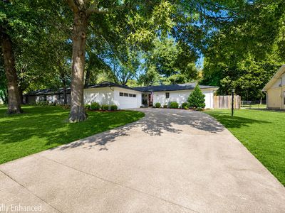 1204 E Elm St