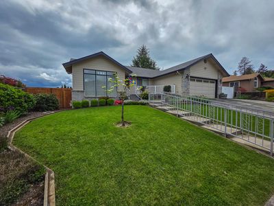 909 NW Regent Dr