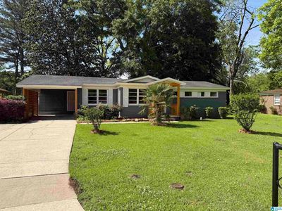 852 Twin Lake Dr NE