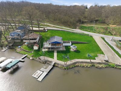 8314 Lakeshore Dr
