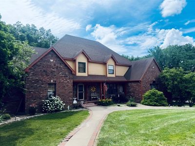 576 Shoreline Dr