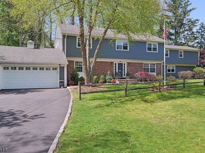 44 LONDONDERRY WAY