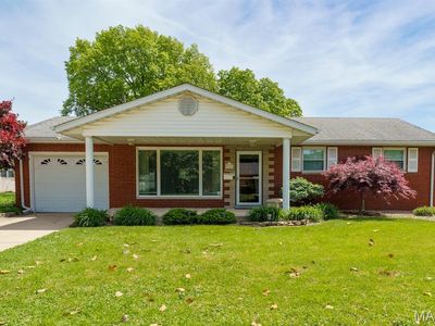 18 Cambridge Dr