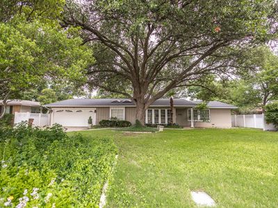 2704 W Twohig Ave