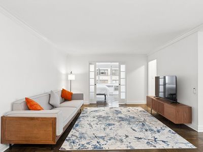 310 E 70th St APT 7D