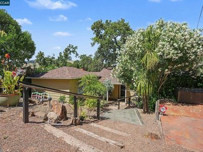 980 Hawthorn Dr