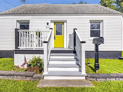 903 Cayuga St