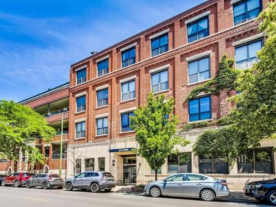 2525 N Sheffield Ave APT 3E