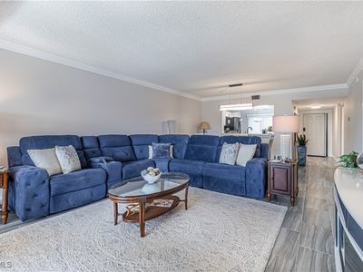 7430 Lake Breeze Dr APT 403