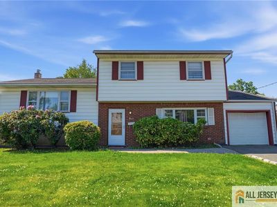 Property at 11 Reo Ct, Colonia, NJ