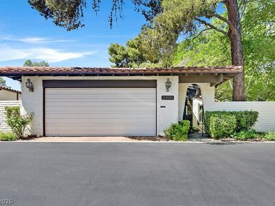 2200 Plaza Del Robles