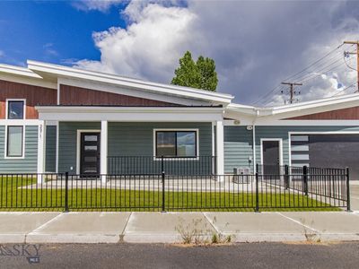 271 W Gold St